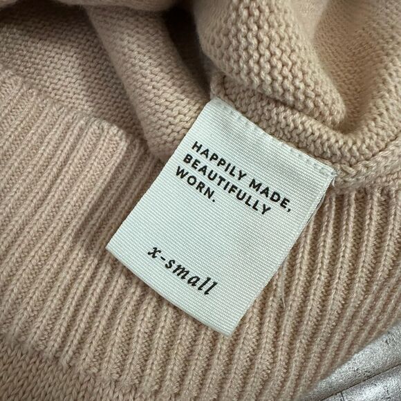 WVN Isle Knit Crew Neck Pullover Sweater Ribbed-Trim in Nude/Beige - Picture 6 of 8